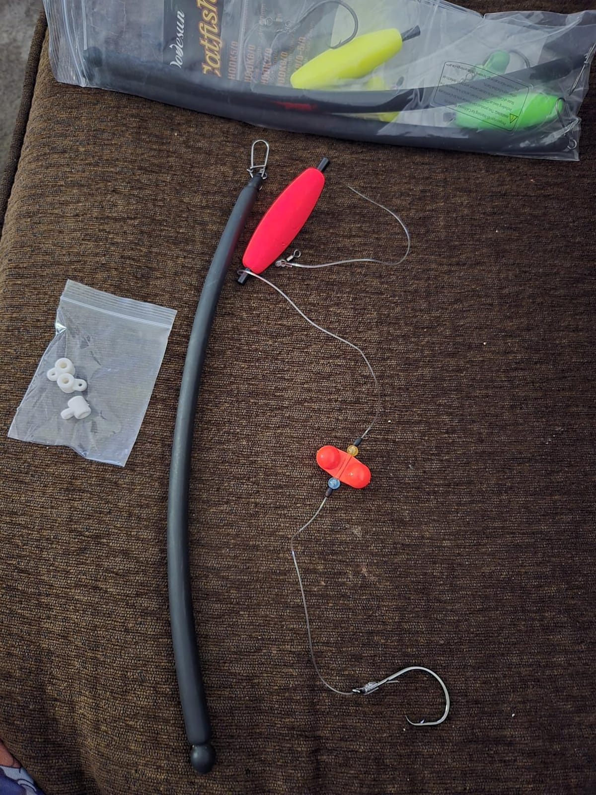Dovesun 6PCS Catfish Rigs Kit Santee Rig with Catfish Float Rattler Dragging Weights Catfishing Tackle Circle Hook Size 5/0 8/0 Weight Size 2OZ/3OZ/4OZ customer photo 1
