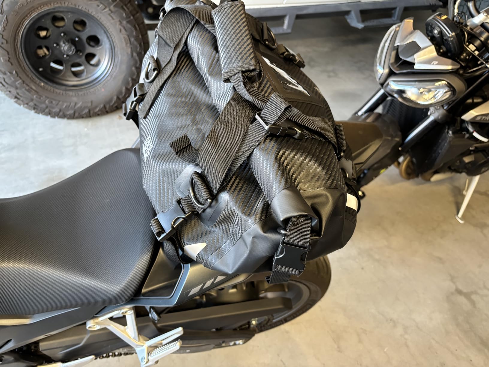 KEMIMOTO Waterproof Motorcycle Dry Bag – Duffle Tail Bag Soft Luggage, 25L/40L/65L Large Capacity with 4 Quick-Release Straps, Dustproof for Touring, Adventure, Motorcycling & Camping Black customer photo 1