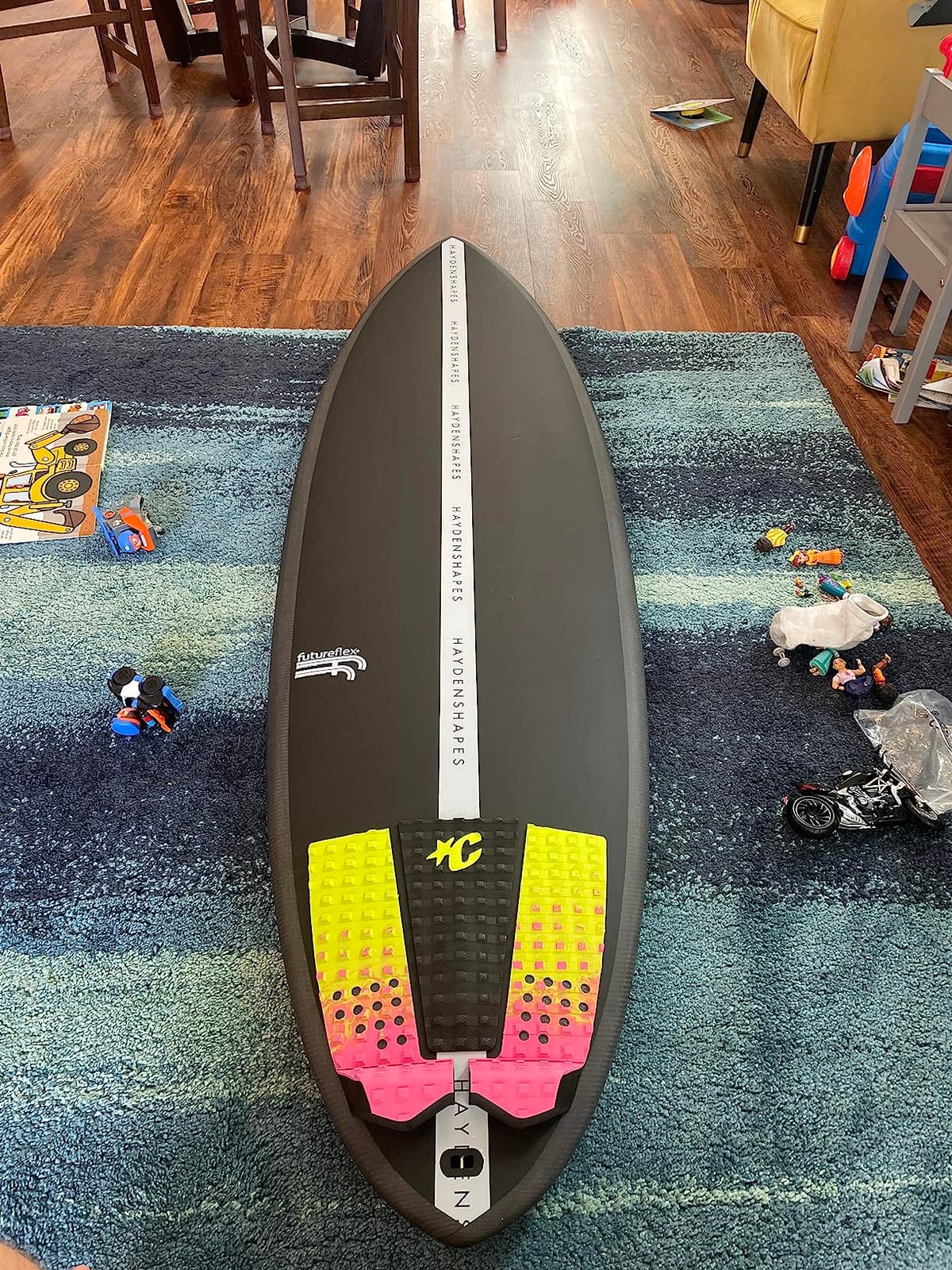 Creatures of Leisure Italo Ferreira Lite Signature EcoPure Traction Pad, EcoPure Organic Additive, 7mm Teardrop Wide Arch Bar, 3M Adhesive Backing customer photo 1