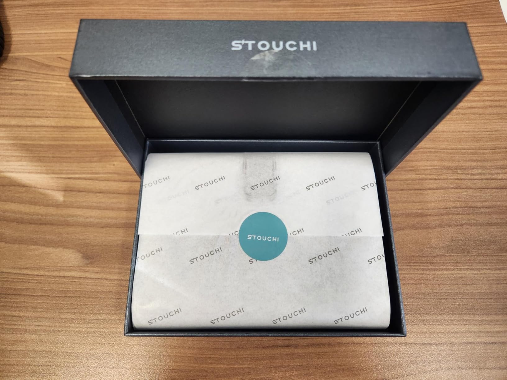Stouchi AirTag Passport Holder with Pull Strap, RFID Blocking Magnetic Case customer photo 1