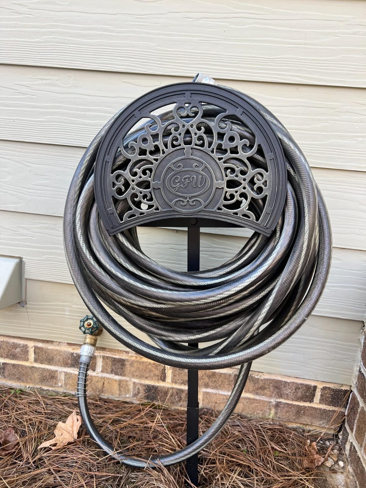 GOFORWILD Wall/Floor Mount Hose Reel, Holds 200-Feet of 5/8-Inch Hose customer photo 1