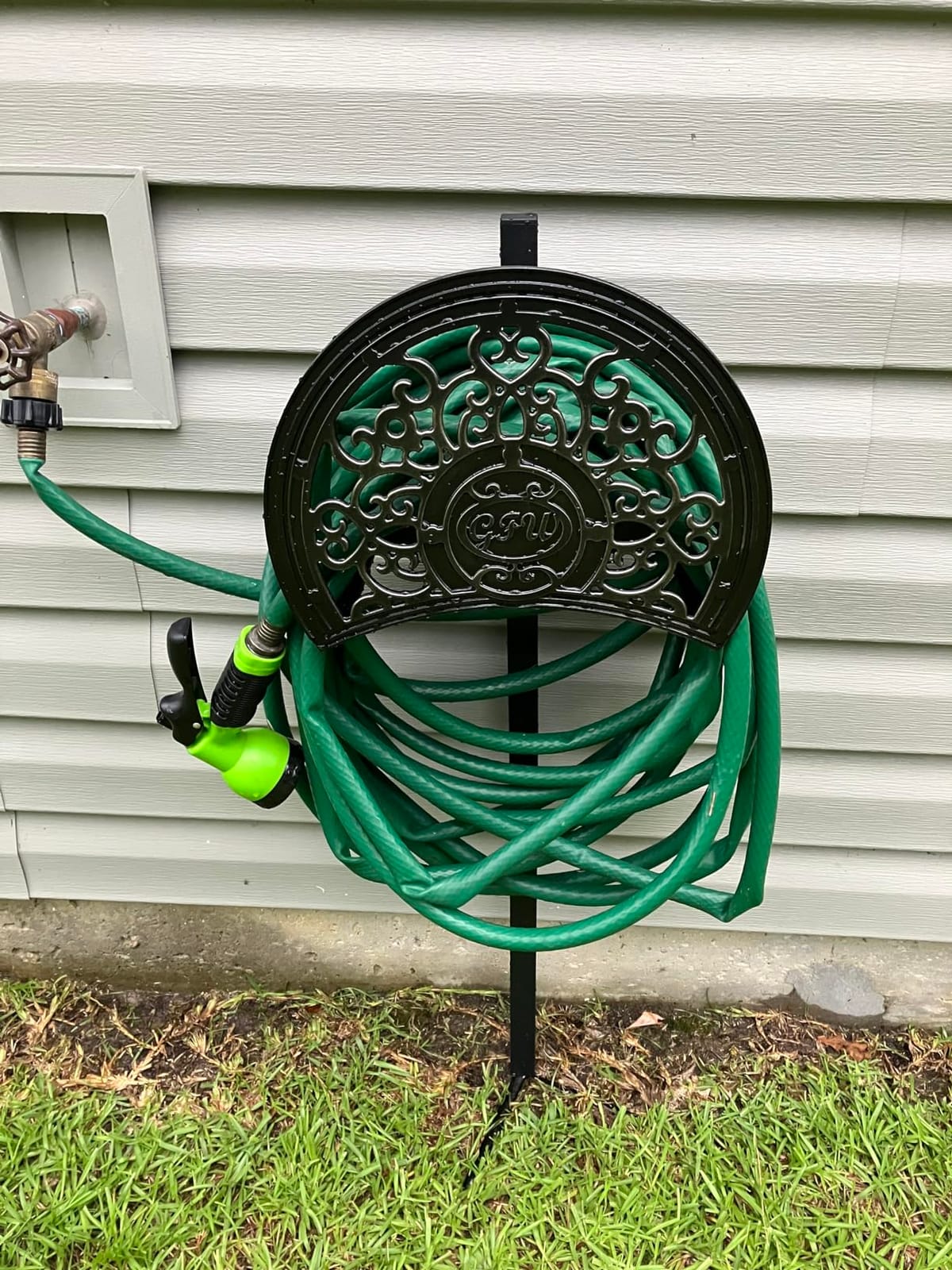 GOFORWILD Wall/Floor Mount Hose Reel, Holds 200-Feet of 5/8-Inch Hose customer photo 2