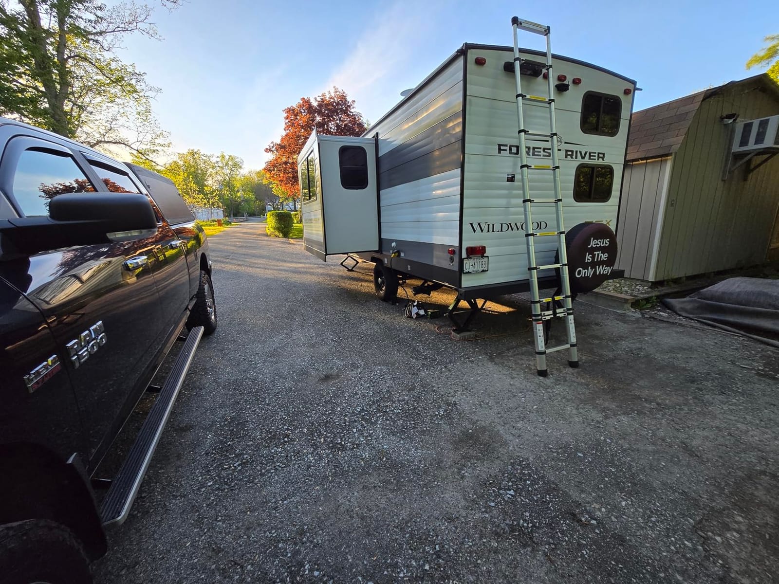 12.5FT Portable Aluminum Telescoping RV Ladder | Compatible with Lippert On-The-Go Receiver, 350lbs Capacity customer photo 1