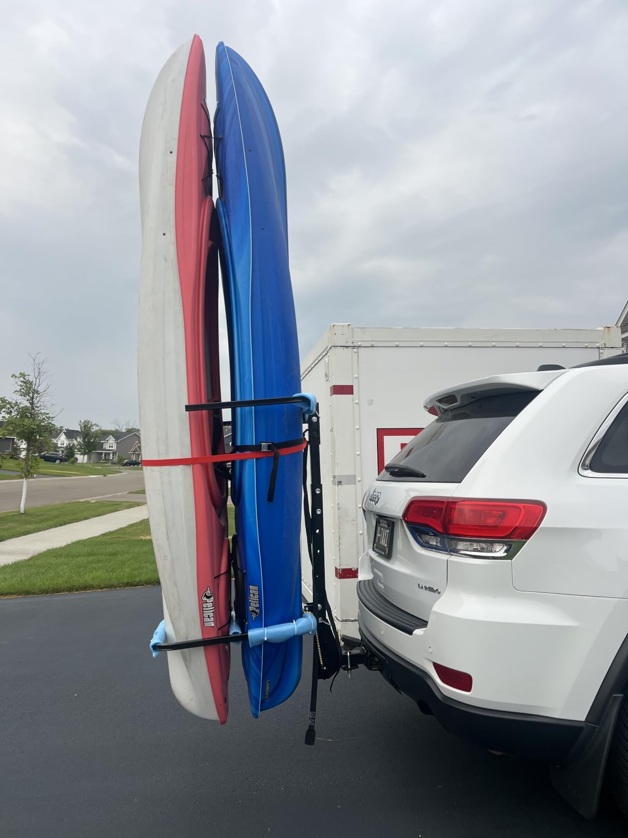 ALMULOO RV Hitch Mount Kayak Rack Fits up to 12'' Kayaks Vertical Standing customer photo 1