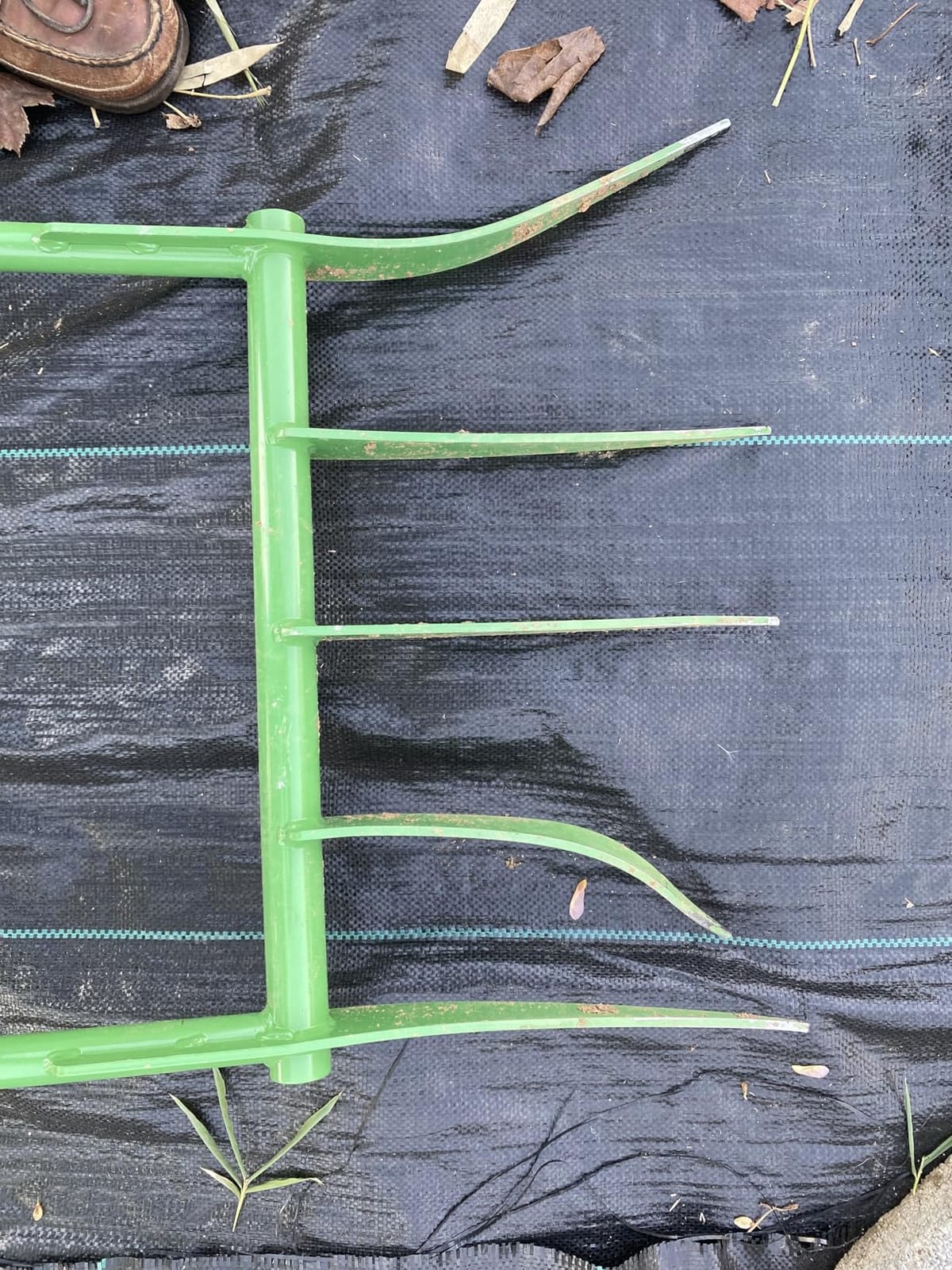 56'' Heavy Duty Broadfork for All the Soils, Unbreakable Pitchfork, 5 Sharp Cambered 11'' Tines Bord Fork Garden Tool, Ergonomic Handles, Good Package, Easy Assembly, Cultivator & Tiller, Green. customer photo 1