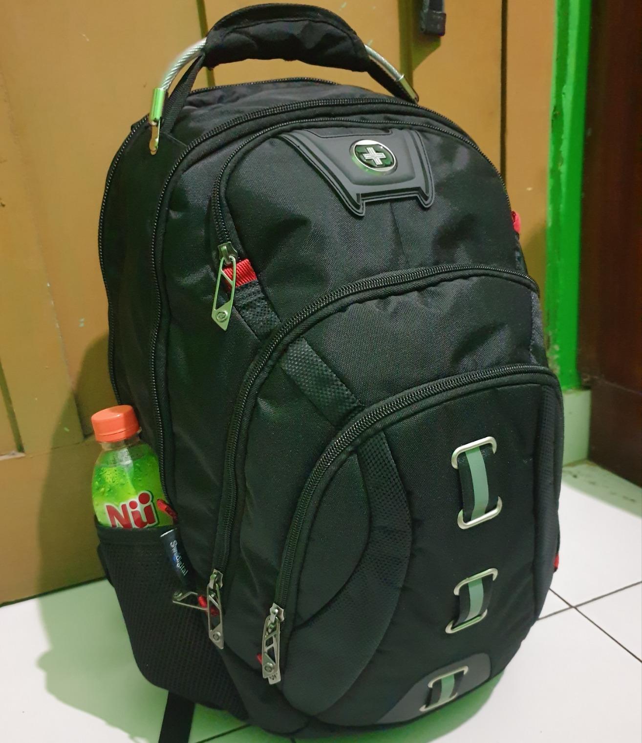 Swissdigital Design 40L Travel Backpack, Expandable Carry On, 17