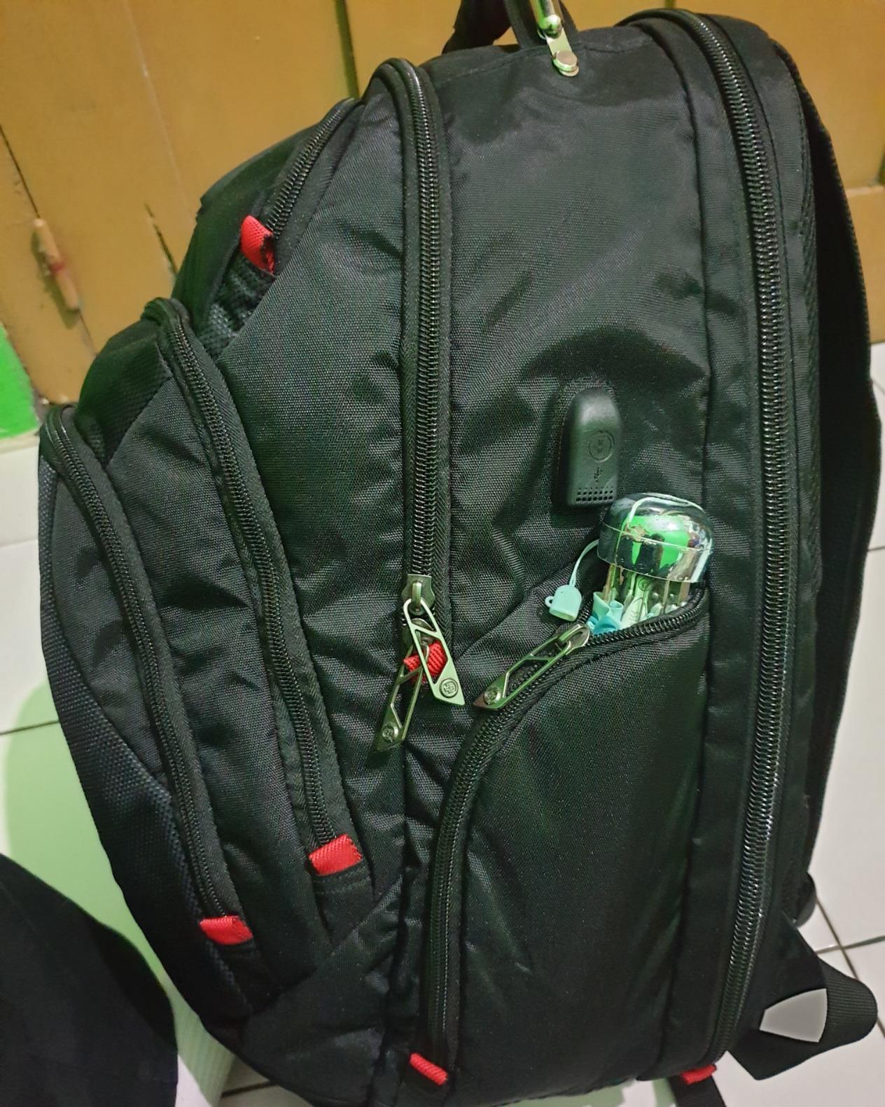 Swissdigital Design 40L Travel Backpack, Expandable Carry On, 17
