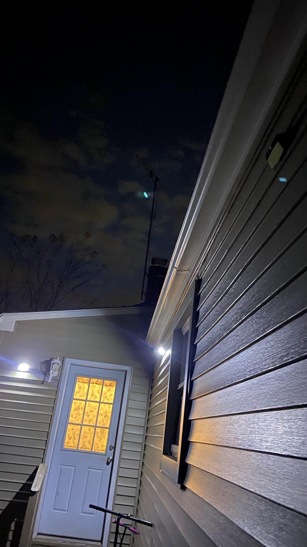 Peasur 176 LED Magnetic Solar Lights Outdoor Waterproof with Motion Sensor customer photo 1