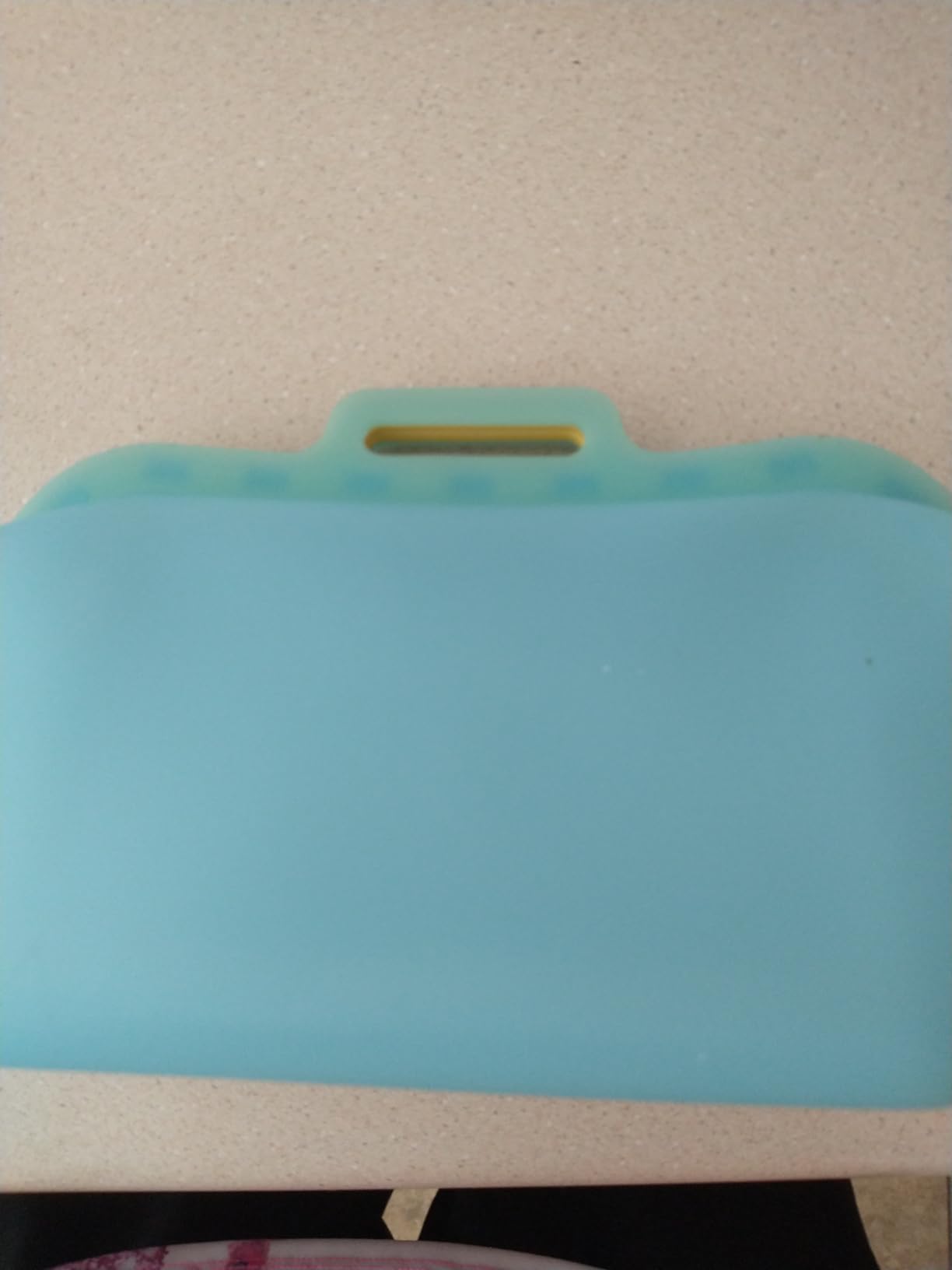 Large Reusable Silicone Food Storage Bag, 68 oz/2 L, Magnetic Seal | Stand-up, wide-open design for easy filling; ideal for leftovers, lunch & meal prep. BPA-free, fridge & dishwasher safe customer photo 1