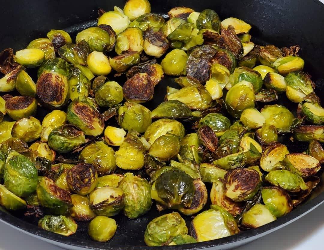 Lodge Pre-Seasoned Cast Iron Skillet, PFAS-Free, 10.25 Inches customer photo 2