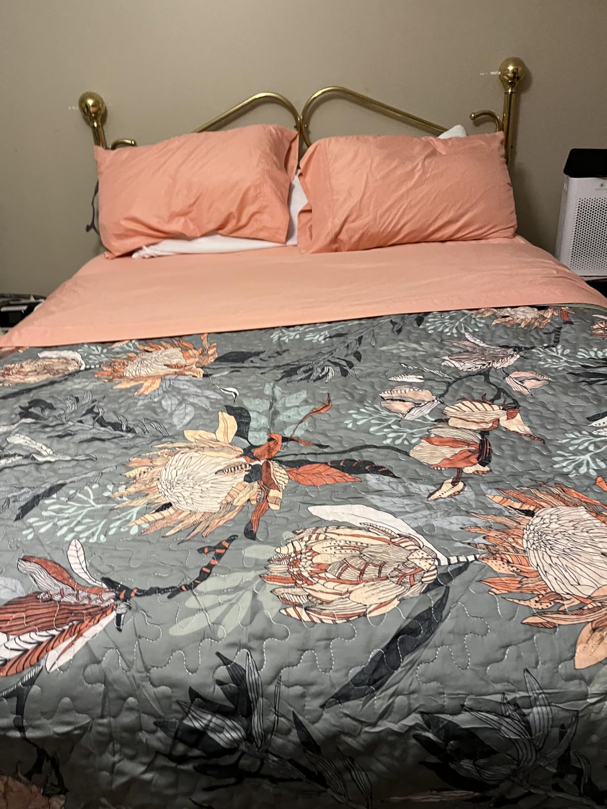 Amazon Basics Lightweight Super Soft Comfortable Breathable Wrinkle Resistant Brushed Microfiber 4-Piece Bed Sheet Set with 14-Inch Deep Pockets, Queen, Dark Gray, Solid customer photo 2