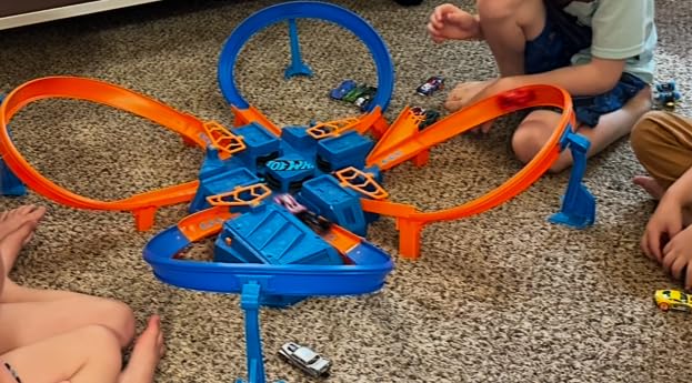Hot Wheels Criss-Cross Crash Track​​​​ Set & Car customer photo 1