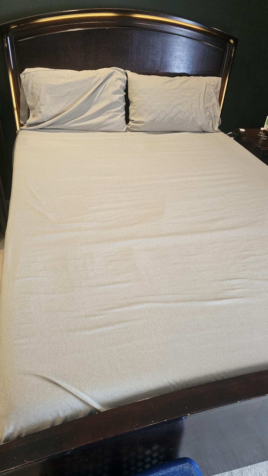Queen Size 4 Piece Sheet Set - Comfy Breathable & Cooling Sheets - White customer photo 1