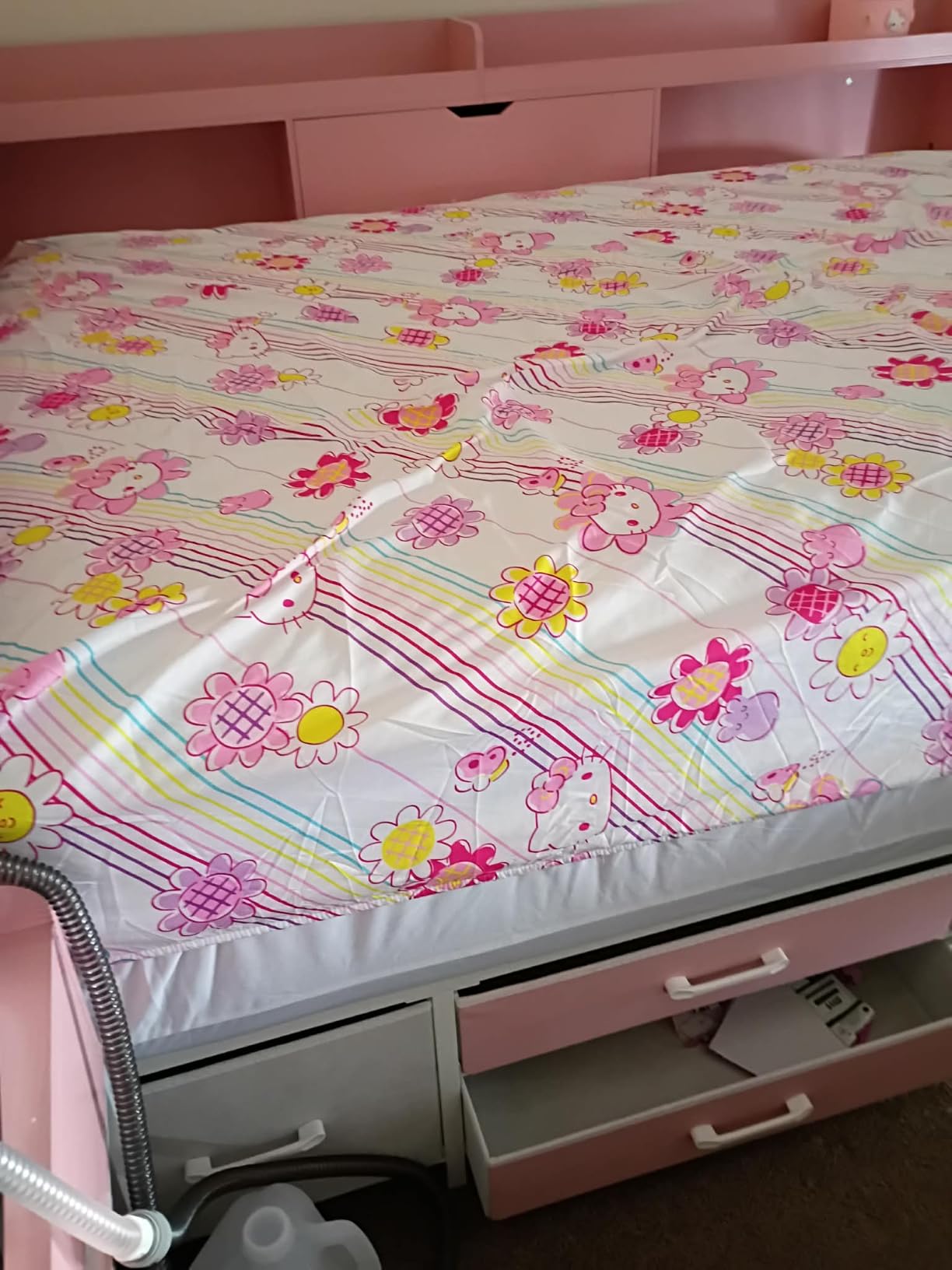 Queen Size 4 Piece Sheet Set - Comfy Breathable & Cooling Sheets - White customer photo 2
