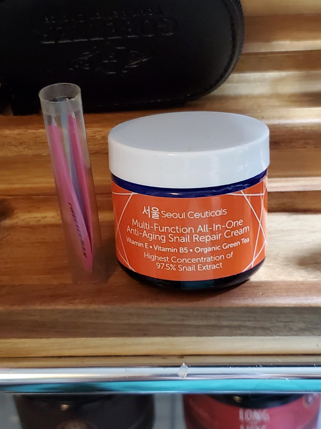 SeoulCeuticals 97.5% Snail Mucin Korean Face Moisturizer Day & Night Cream customer photo 2