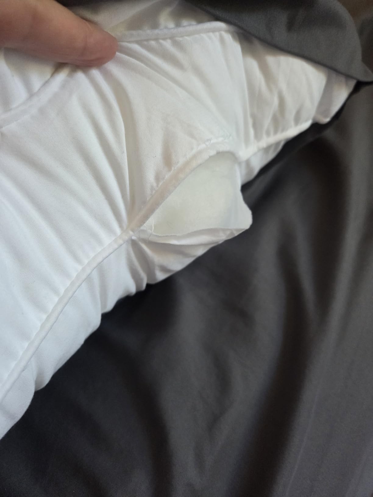 Utopia Bedding Gusset Bed Pillow, Hotel Pillows Queen Size Set of 2, White customer photo 1