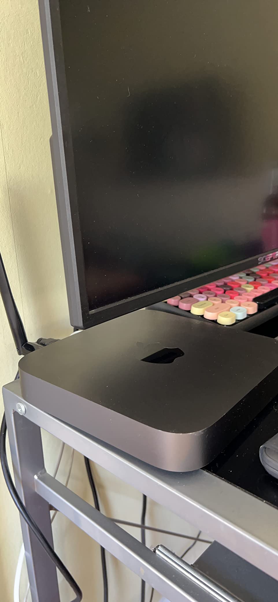 Apple Mac Mini Desktop - Intel Core i3-8GB Memory - 256GB Solid State Drive (Renewed) customer photo 1