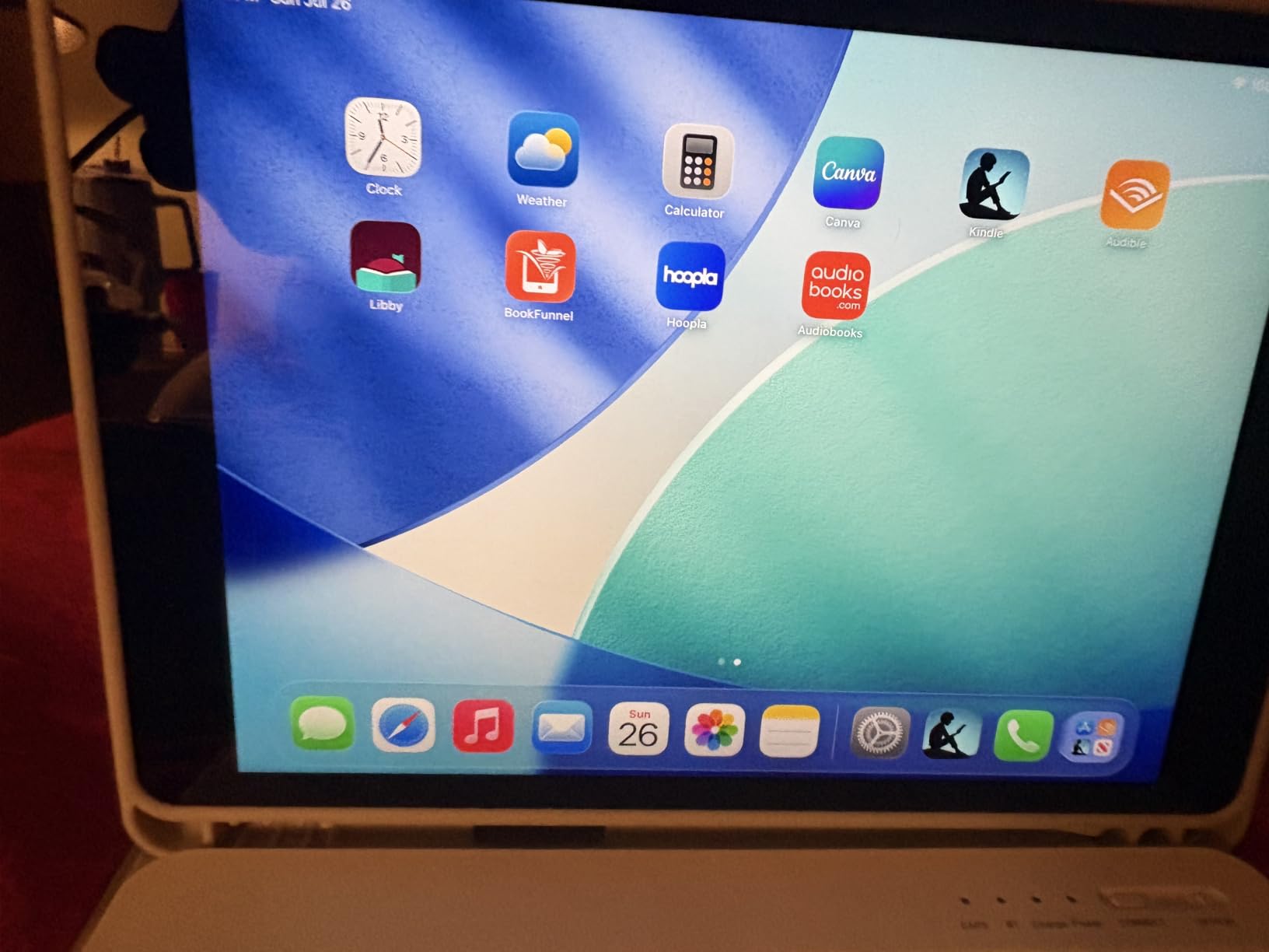 Apple iPad (10.2-inch, Wi-Fi, 32GB) - Silver (Latest Model, 8th Generation) (Renewed) customer photo 2