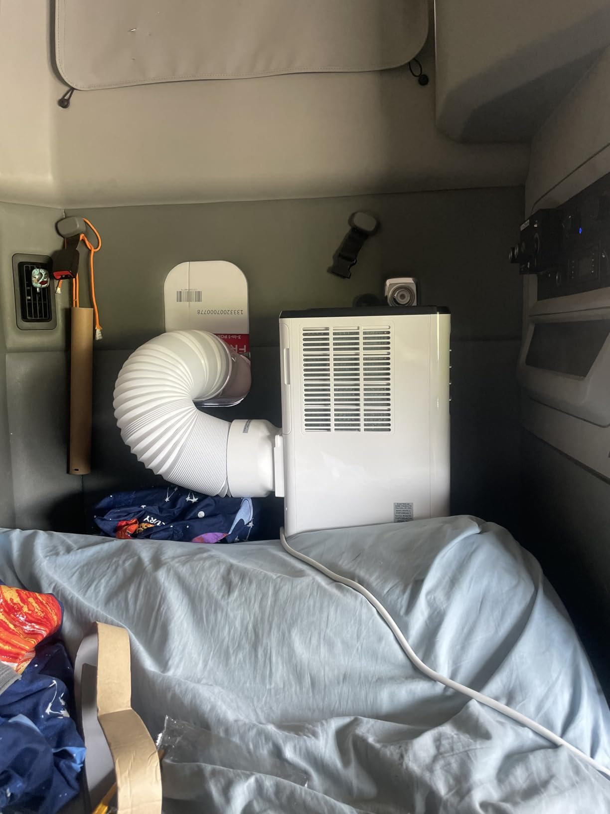 Frigidaire Portable Room Air Conditioner 8,000 BTU (ASHRAE) / 5,500 BTU (DOE), Cools Up to 350 Sq. Ft., Quiet Operation, Dehumidifying Dry Mode, White customer photo 1
