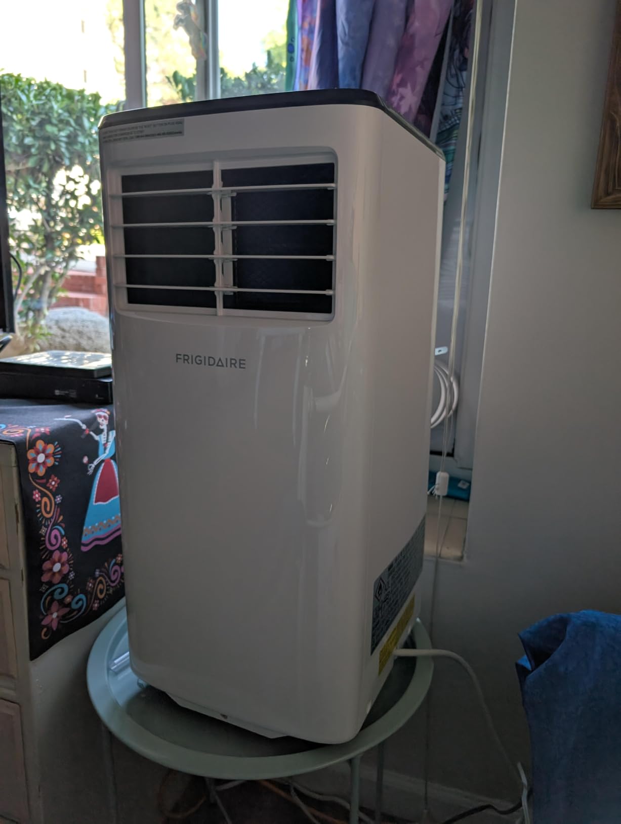 Frigidaire Portable Room Air Conditioner 8,000 BTU (ASHRAE) / 5,500 BTU (DOE), Cools Up to 350 Sq. Ft., Quiet Operation, Dehumidifying Dry Mode, White customer photo 2