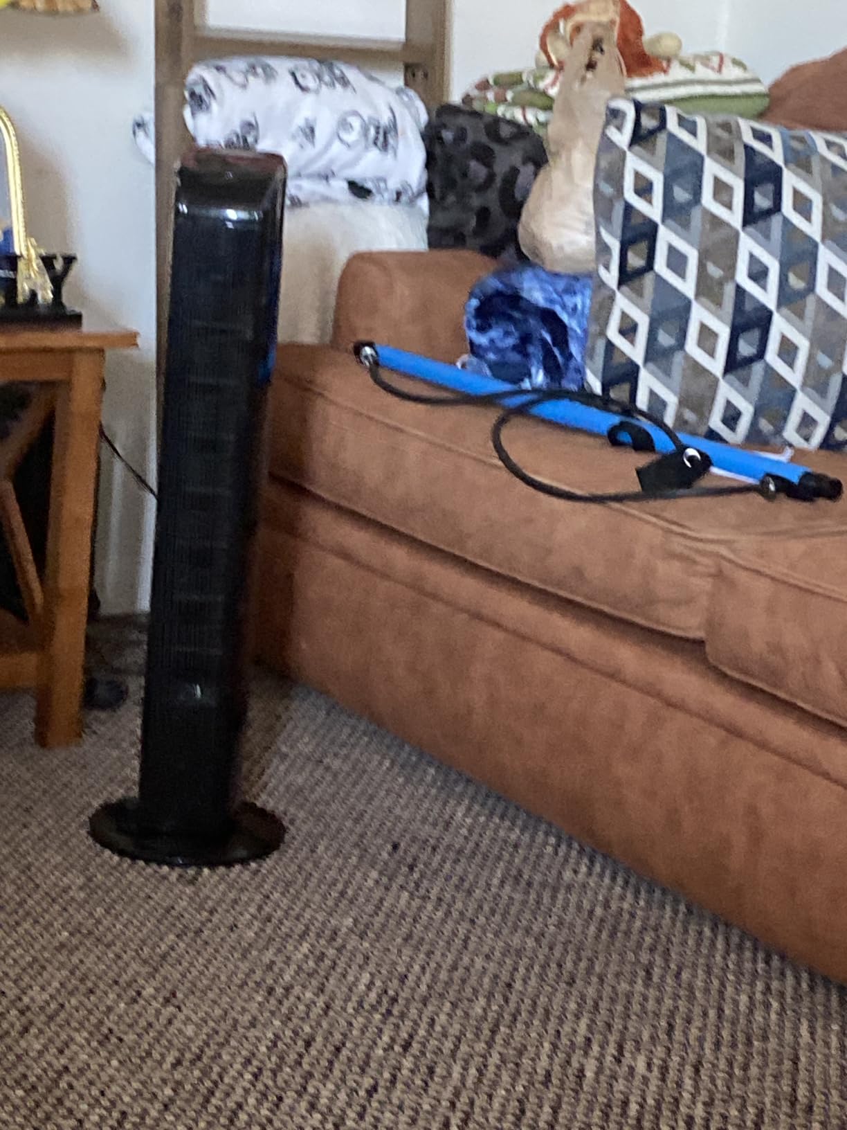 Uthfy Oscillating Tower Fan with Remote, Electric Standing Floor Fan for Bedroom Indoor Office and Home Use,Quiet Cooling Portable Bladeless Tower Fans, 30 inchs, Black customer photo 2