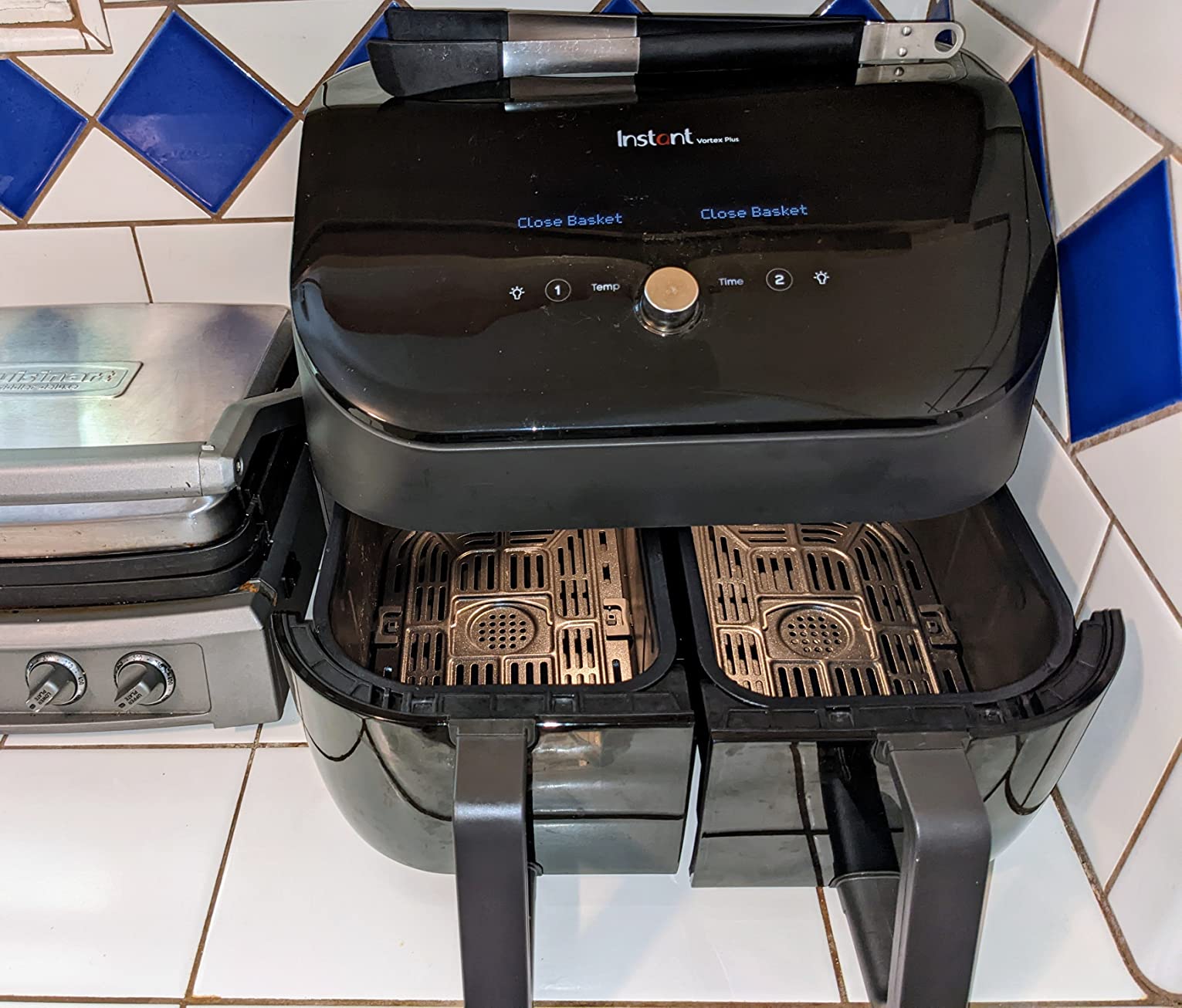 Instant Pot Vortex Plus 6 Qt 6-in-1 Air Fryer with Odor Erase Tech, Black customer photo 1