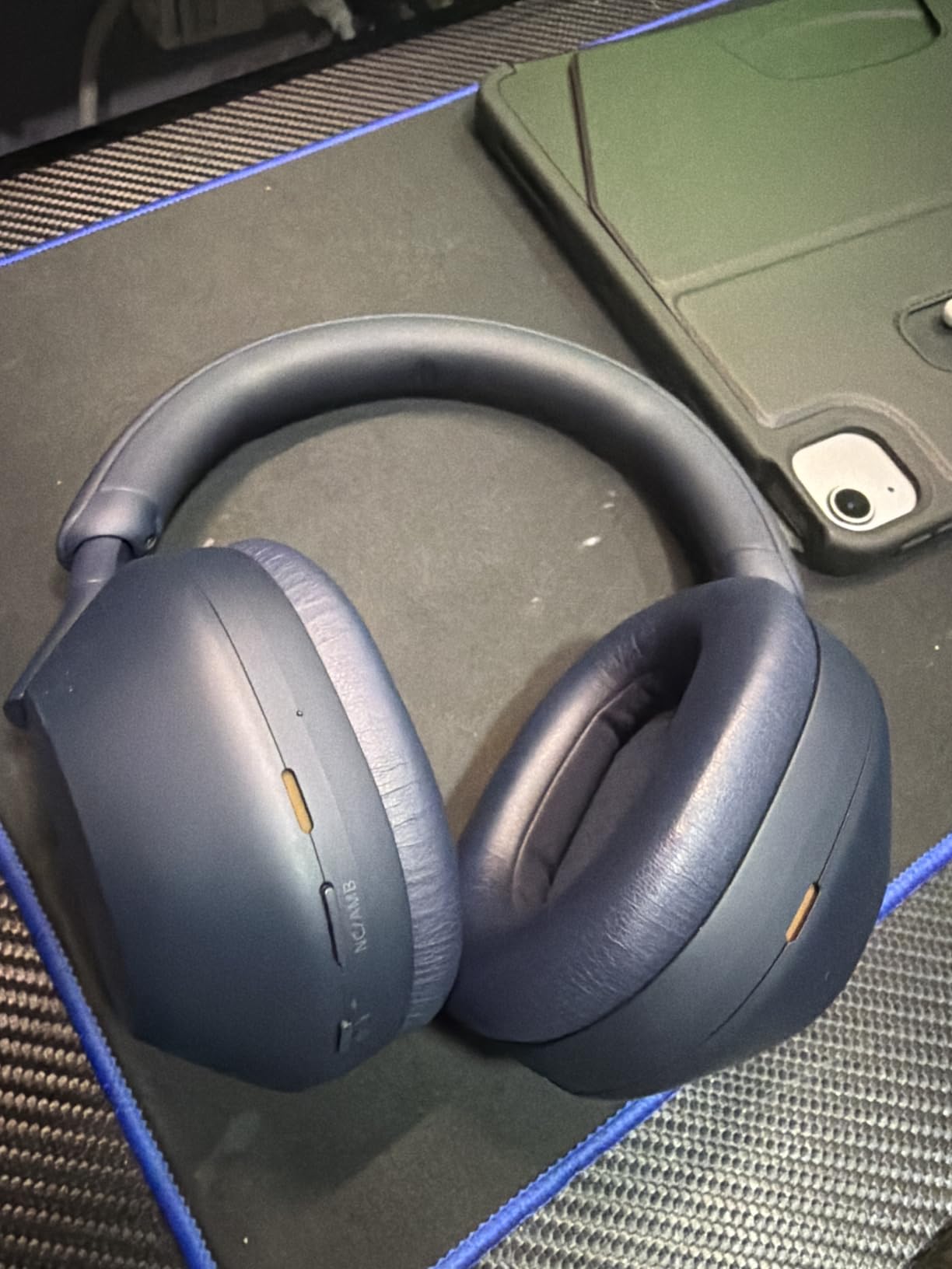 Sony WH-1000XM5 Premium Noise Cancelling Wireless Headphones, Silver customer photo 1