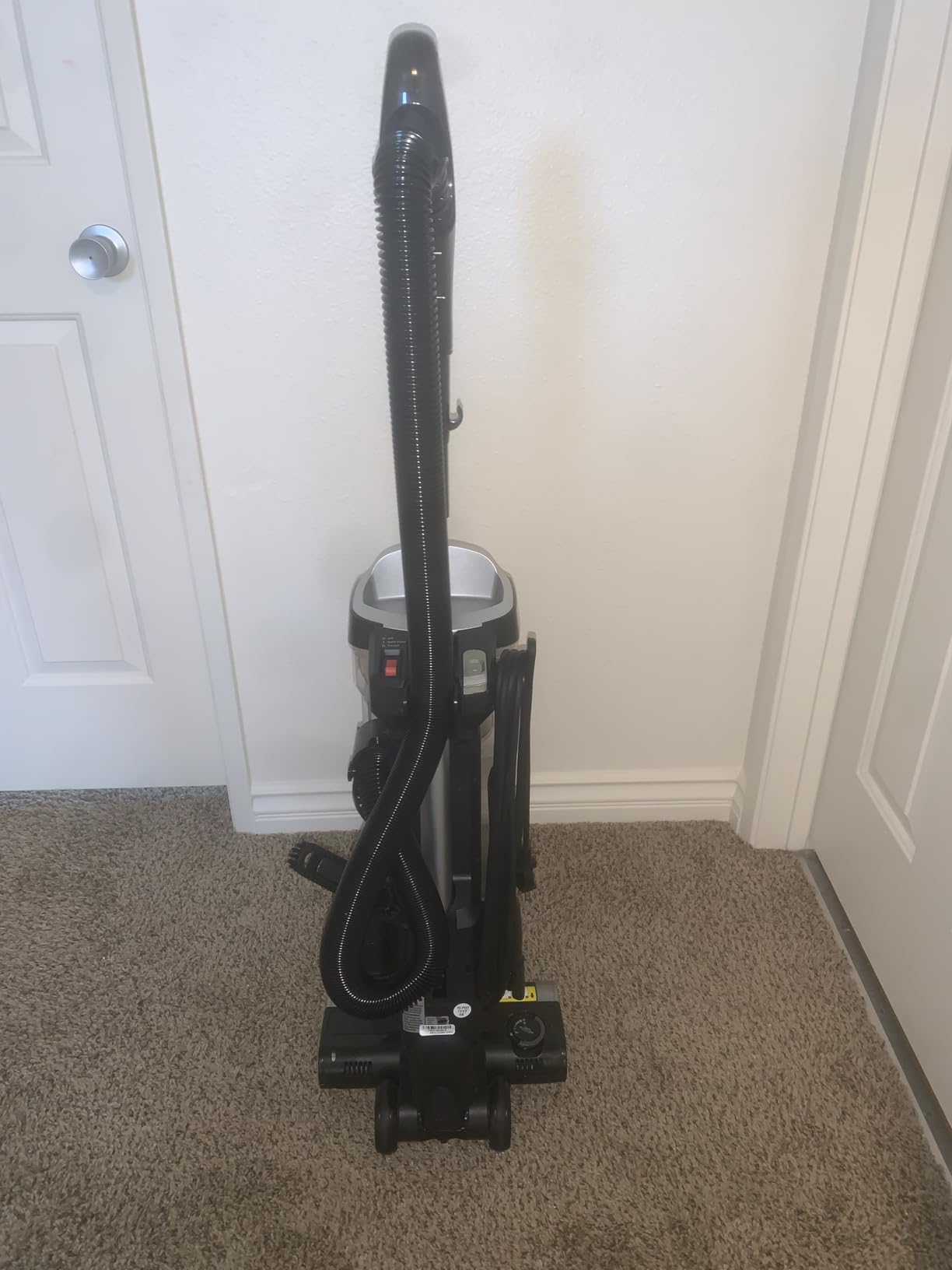 Shark ZU102 Rotator Pet Upright Vacuum with PowerFins HairPro & Odor Neutralizer Technology, Charcoal, 2.9 L Dust Cup customer photo 2