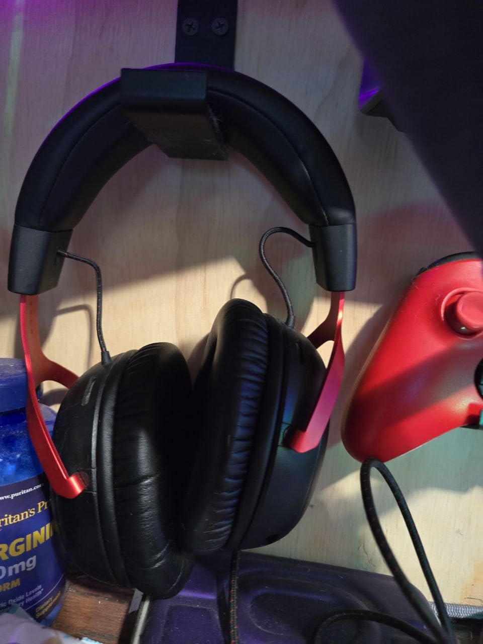 HyperX Cloud III – Wired Gaming Headset, PC, PS5, Xbox Series X|S, Angled 53mm Drivers, Spatial Audio, Memory Foam, Durable Frame, Ultra-Clear 10mm Mic, USB-C, USB-A, 3.5mm – Black/Red customer photo 1