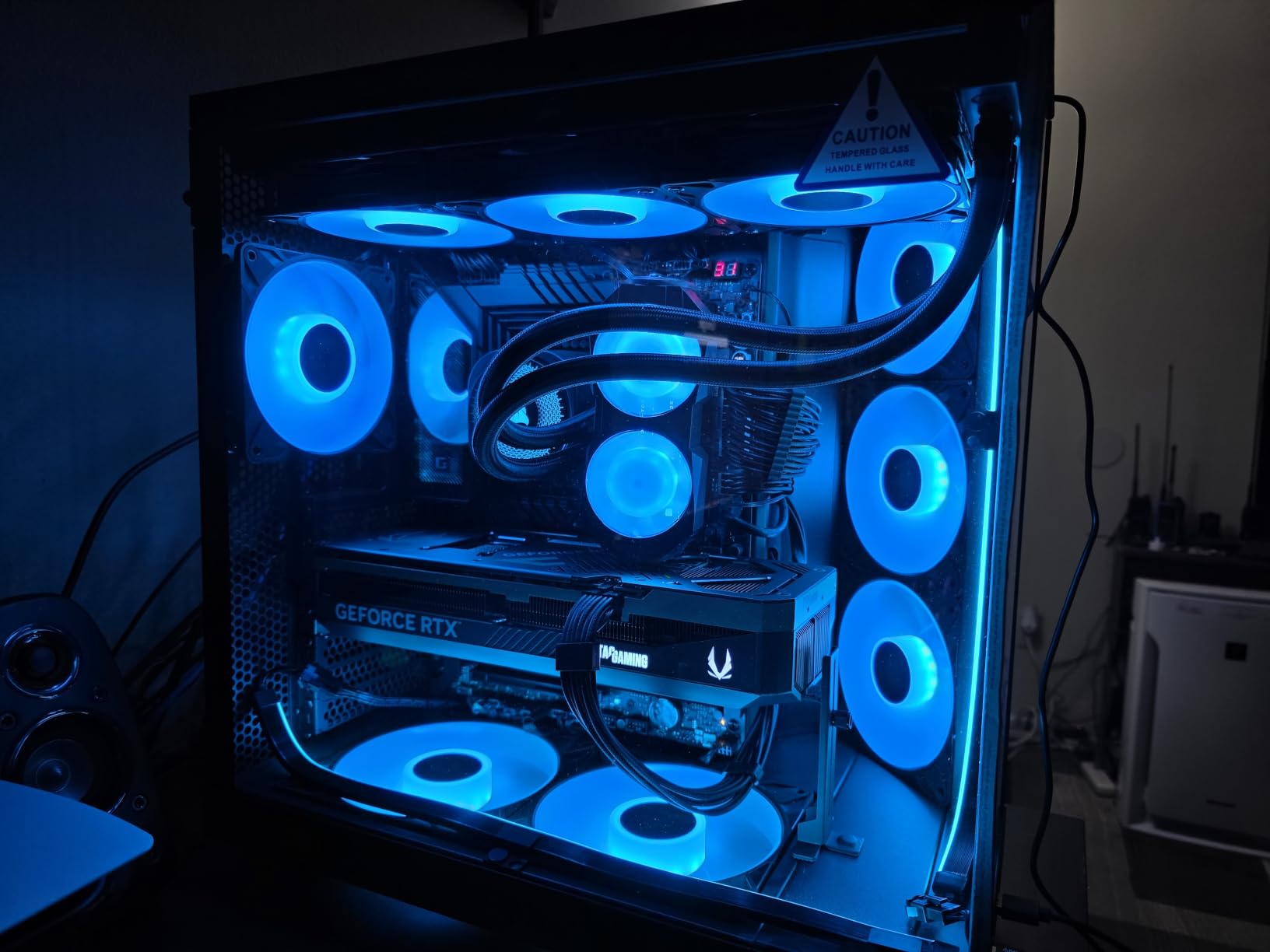 NZXT H6 Flow | CC-H61FW-01 | Compact Dual-Chamber Mid-Tower Airflow Case | Panoramic Glass Panels | High-Performance Airflow Panels | Includes 3 x 120mm Fans | Cable Management | White customer photo 2