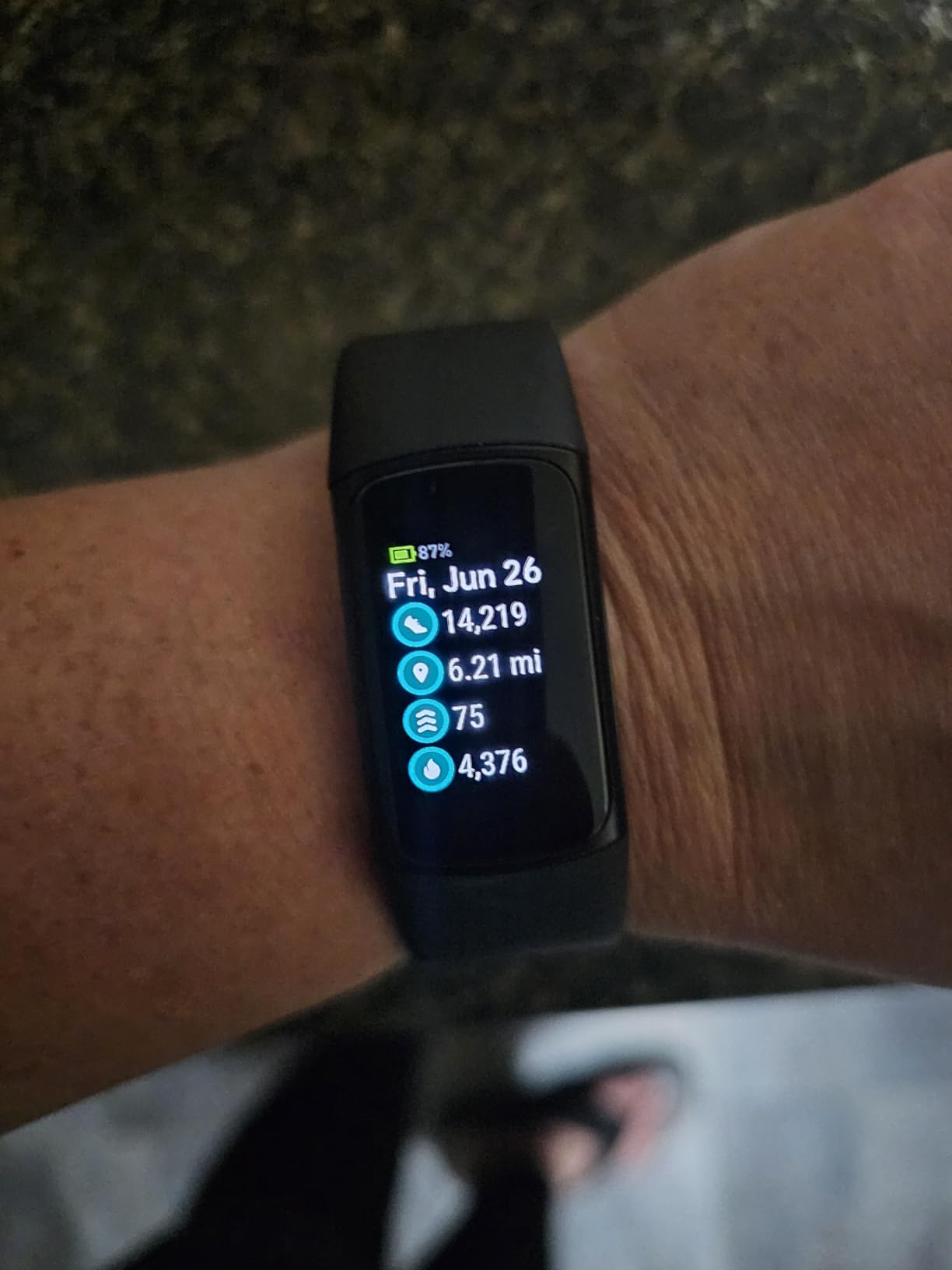 Google Fitbit Charge 6 - Fitness Tracker - Porcelain/Silver customer photo 2