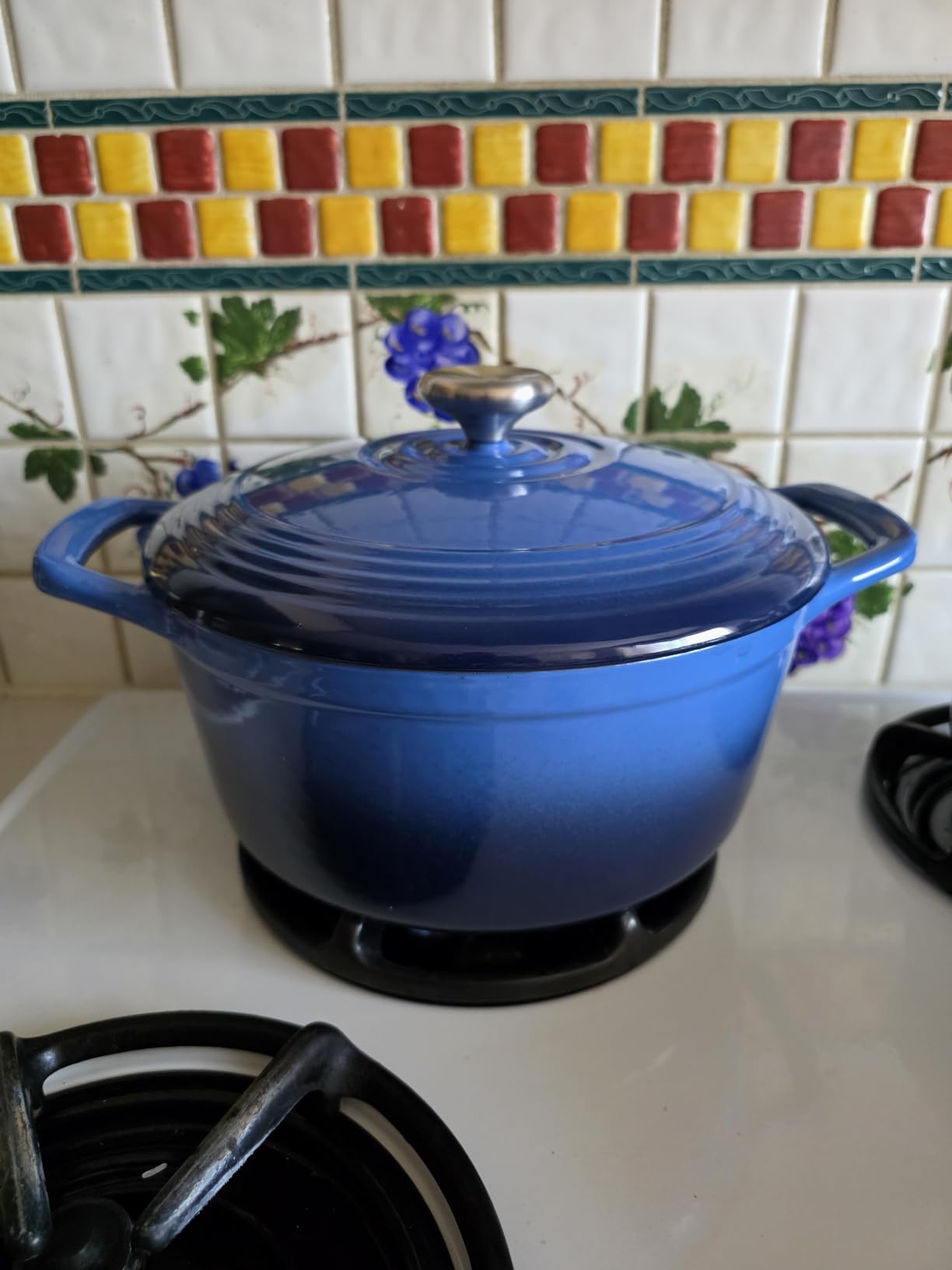 Overmont Enameled Cast Iron Dutch Oven - 7QT Pot with Lid Cookbook & Cotton Potholders - Heavy-Duty Cookware for Braising, Stews, Roasting, Sourdough Baking Cream White customer photo 2