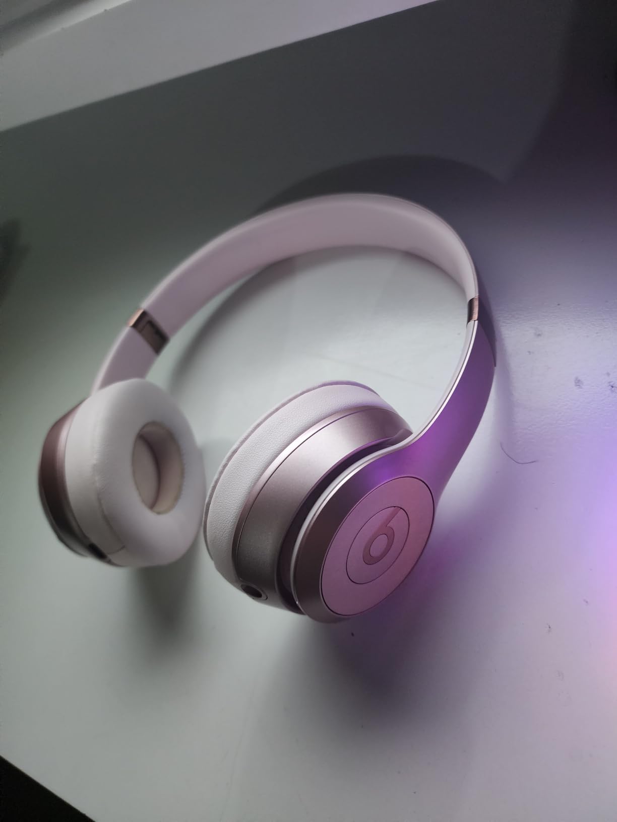 Beats Solo 4 - Wireless On-Ear Bluetooth Headphones, Up to 50-Hour Battery Life, Ultra-Lightweight Comfort, Powerful and Balanced Sound, Apple & Android Compatible - Cloud Pink customer photo 2