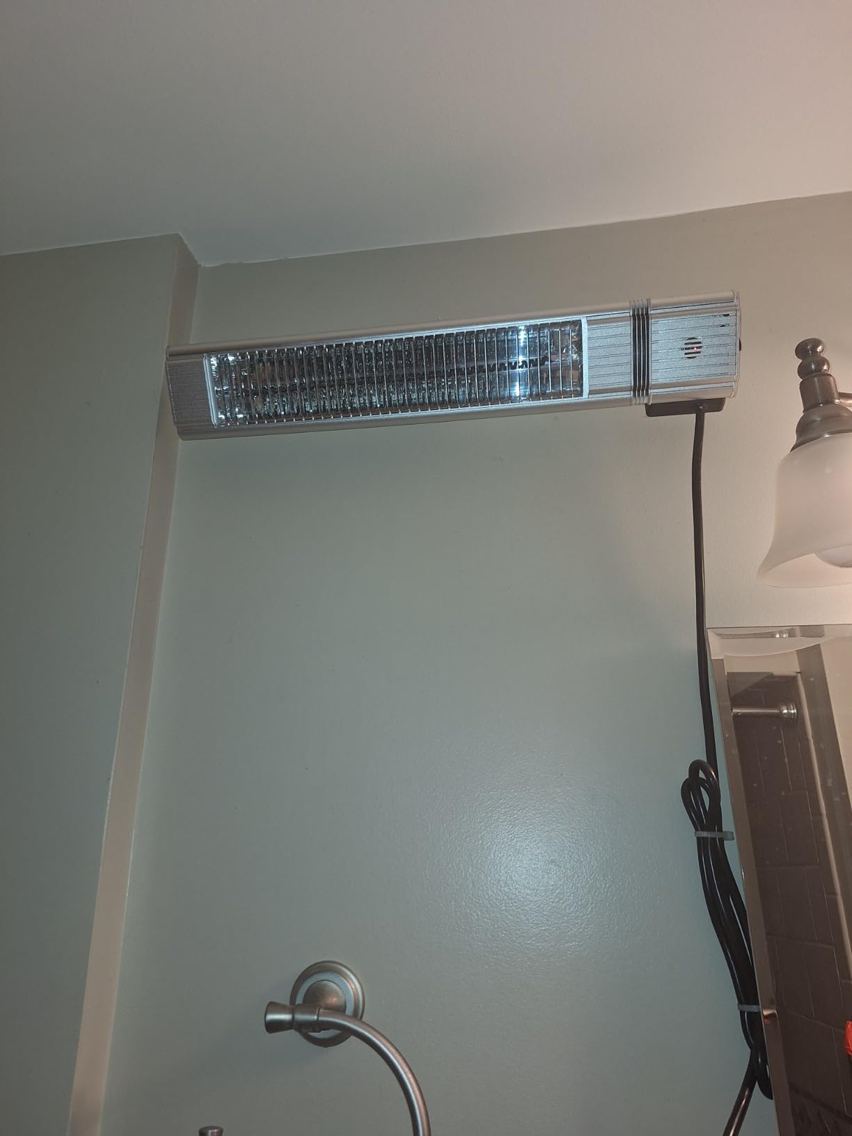 VEVOR Electric Patio Heater, 1500W, 22.8 IN Wall Mount Infrared Heater, IP65 Protection with 3 Speeds, for Porch, Dining Room, Garage, Indoor customer photo 2