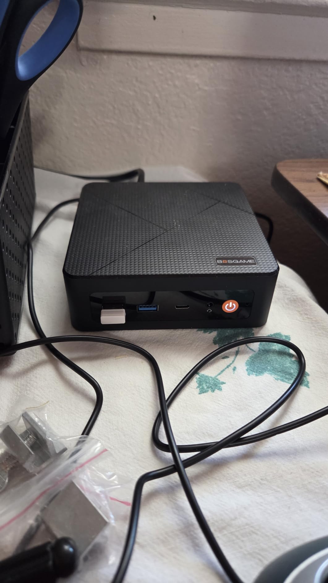 BOSGAME E4 Air Mini PC, AMD Ryzen 5 3500U 8GB DDR4 256GB SATA SSD customer photo 1
