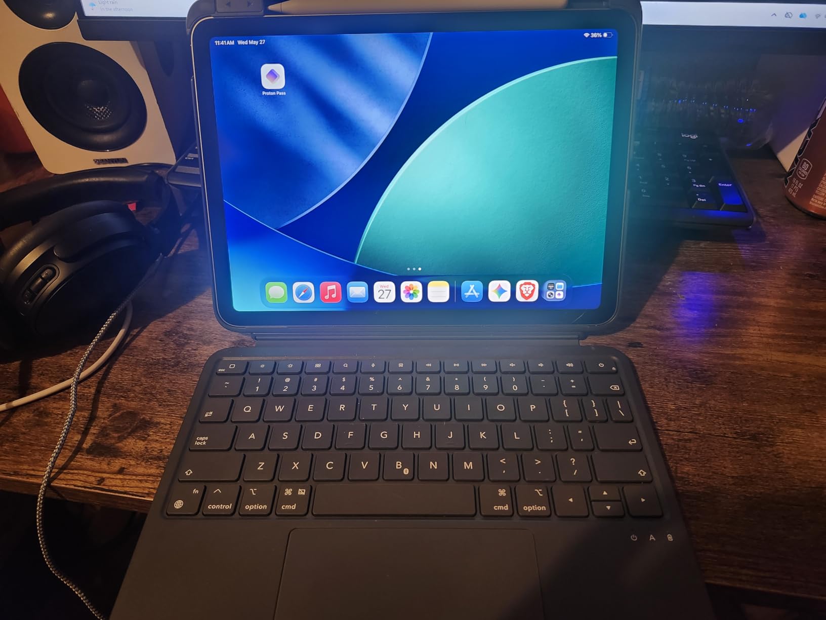 ESR for iPad (A16) 11th/10th Gen Case with Keyboard, Ultra-Light customer photo 1