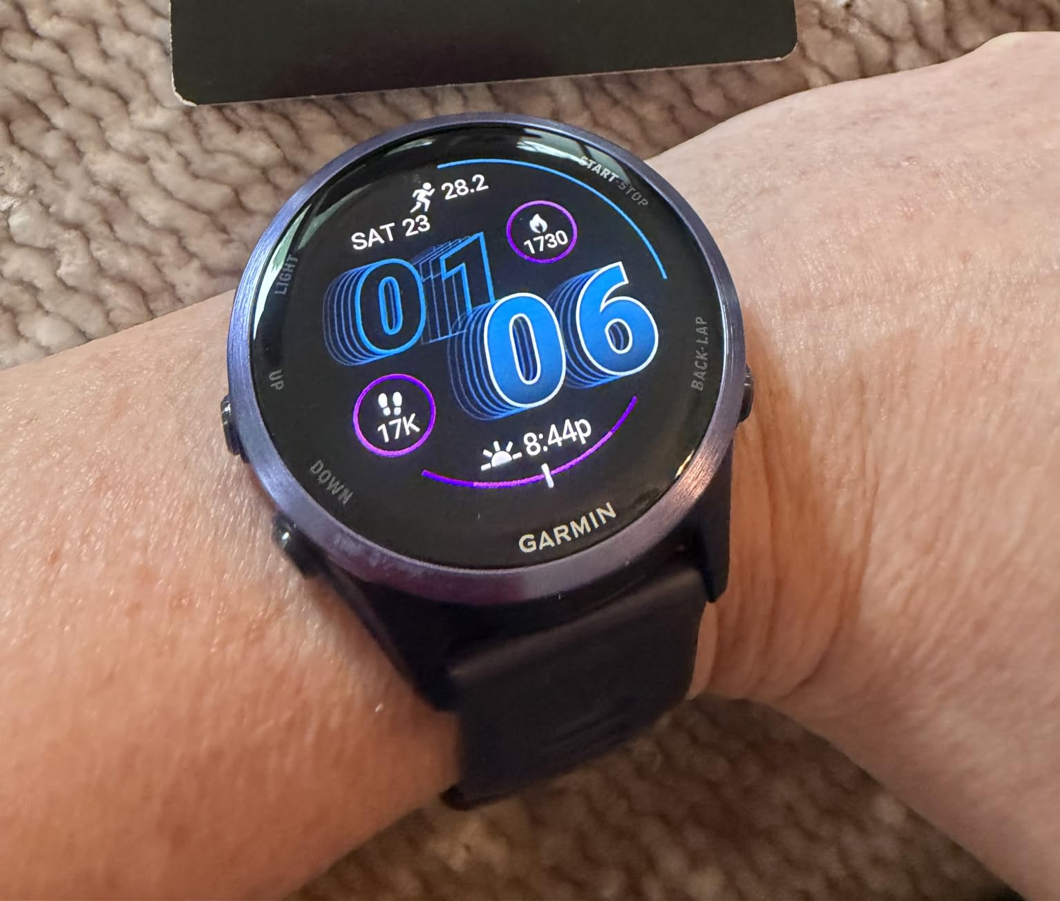 Garmin Forerunner® 570, 42mm, Aluminum, Whitestone/Cloud Blue customer photo 1