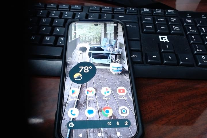 Google Pixel 10 - Unlocked Smartphone with Gemini - Indigo - 128 GB customer photo 2