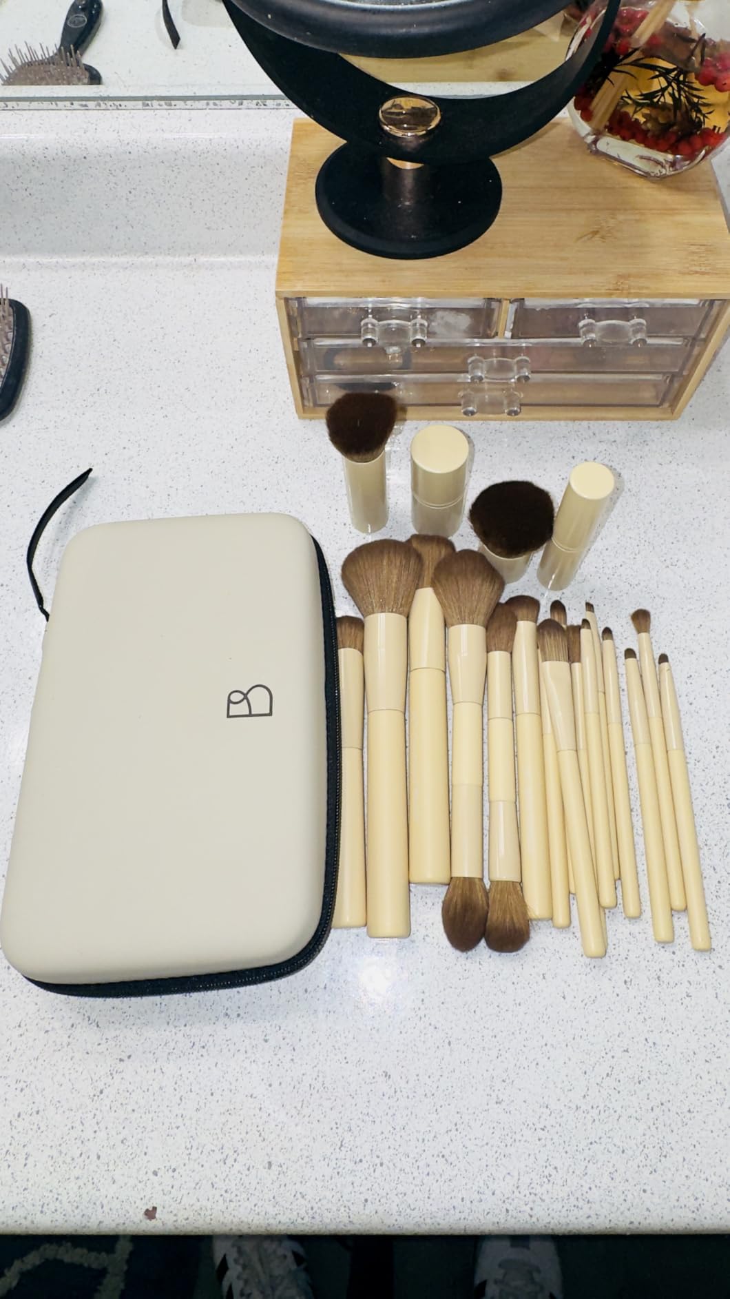 Professional Makeup Brush Set with Travel Case, 20 PCS Synthetic customer photo 1