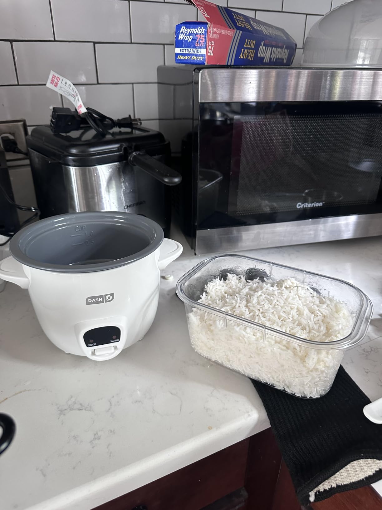 Dash Mini Rice Cooker, 2-Cup Removable Ceramic Nonstick Pot, Black customer photo 1
