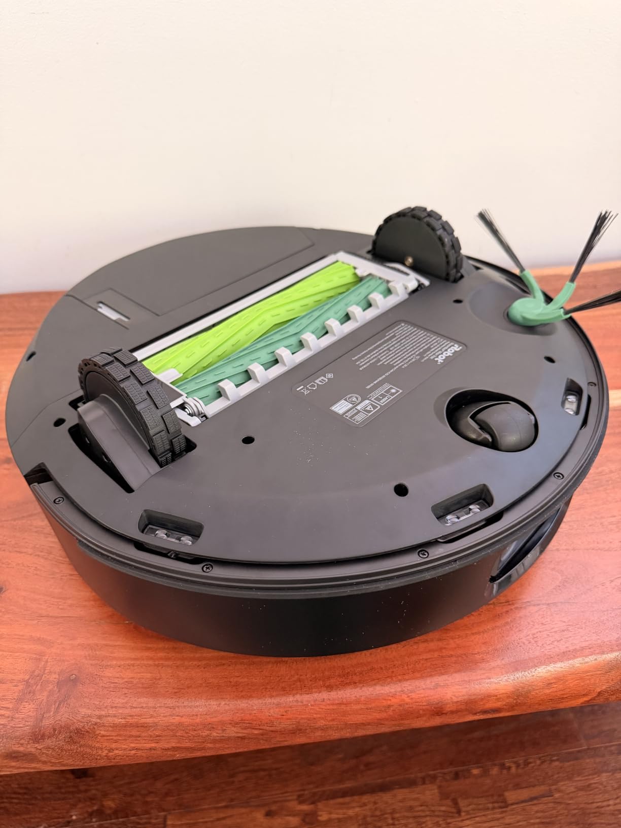 iRobot Roomba Max 715X Pet Robot Vacuum, 30,000Pa Suction, Dual Rubber Anti-Tangle Brushes & Side Brush, 90 Days Self-Emptying, PrecisionVision AI Obstacle Avoidance, 3D Mapping, Advanced Dirt Detect customer photo 2