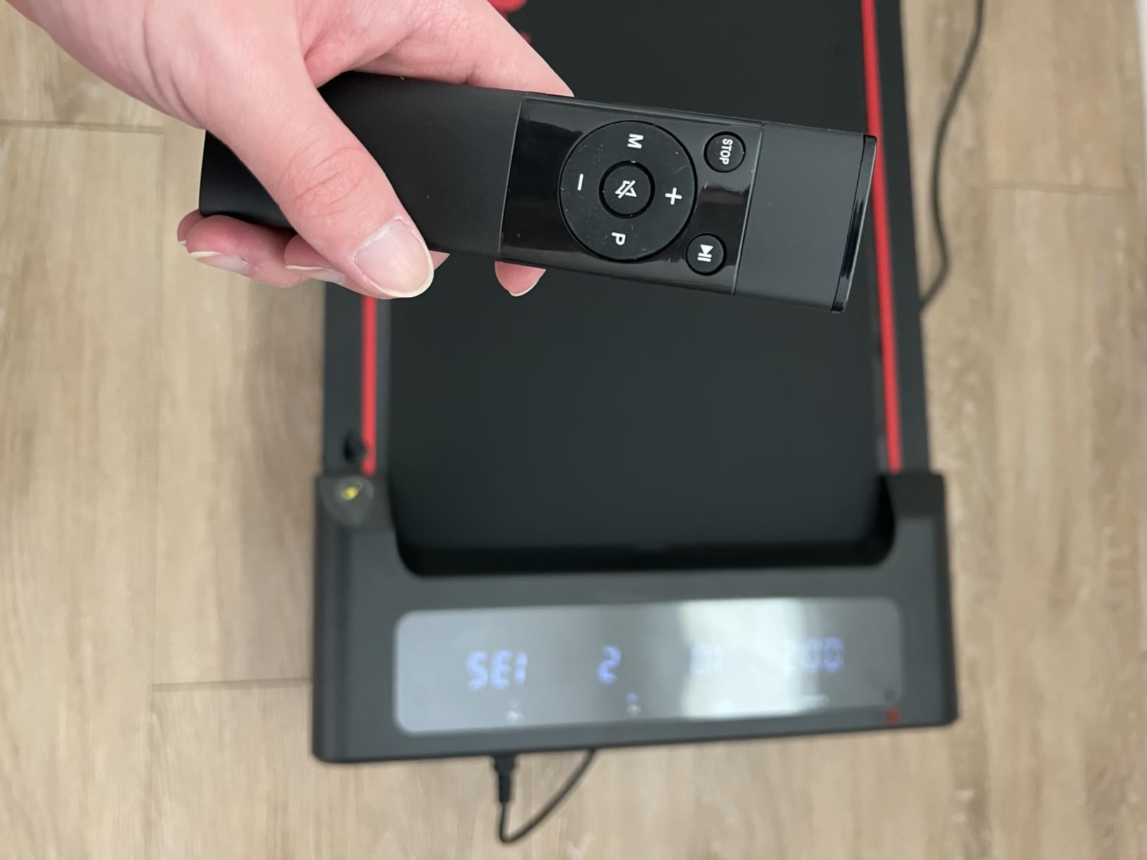 Walking Pad with Incline, FOUSAE 6.2MPH Walking Pad Under Desk Treadmill with 10% Incline, Full Screen LED Display, 2.75HP Brushless Drive, 12 HIIT Programs, Remote Control, 350 LBS Capacity customer photo 2